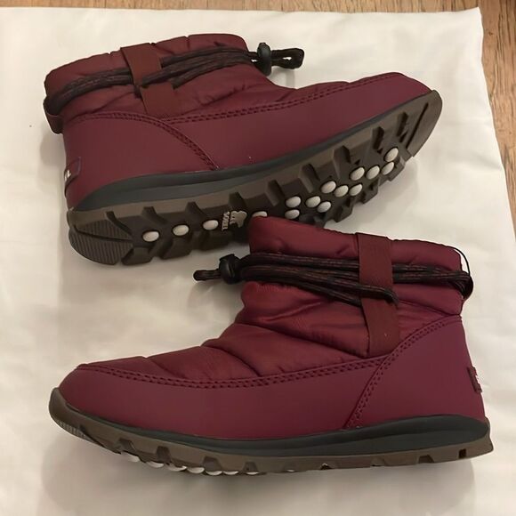 Sorel WINE COLOR short waterproof booties.   New in box - Picture 4 of 8